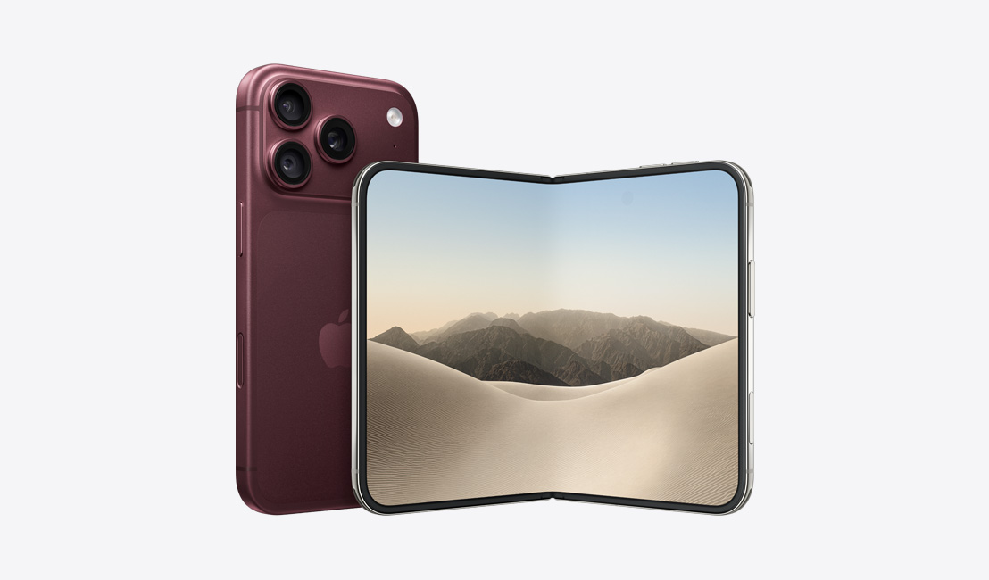 جهاز iPhone 18 Pro، الجهة الخارجية الخلفية بزاوية مائلة بلون عنّابي، نظام كاميرا 48MP Pro Fusion، شعار Apple في الوسط، الزر الجانبي، وحدة التحكم في الكاميرا، جهاز iPhone Duo، لون أبيض النجوم، الشاشة الأمامية، مفتوح جزئياً في الوضع الأفقي، صورة واحدة على امتداد الشاشة الداخلية، حواف شاشة نحيفة بلون أسود، زوايا مدورة، الزر الجانبي، وحدة التحكم في الكاميرا